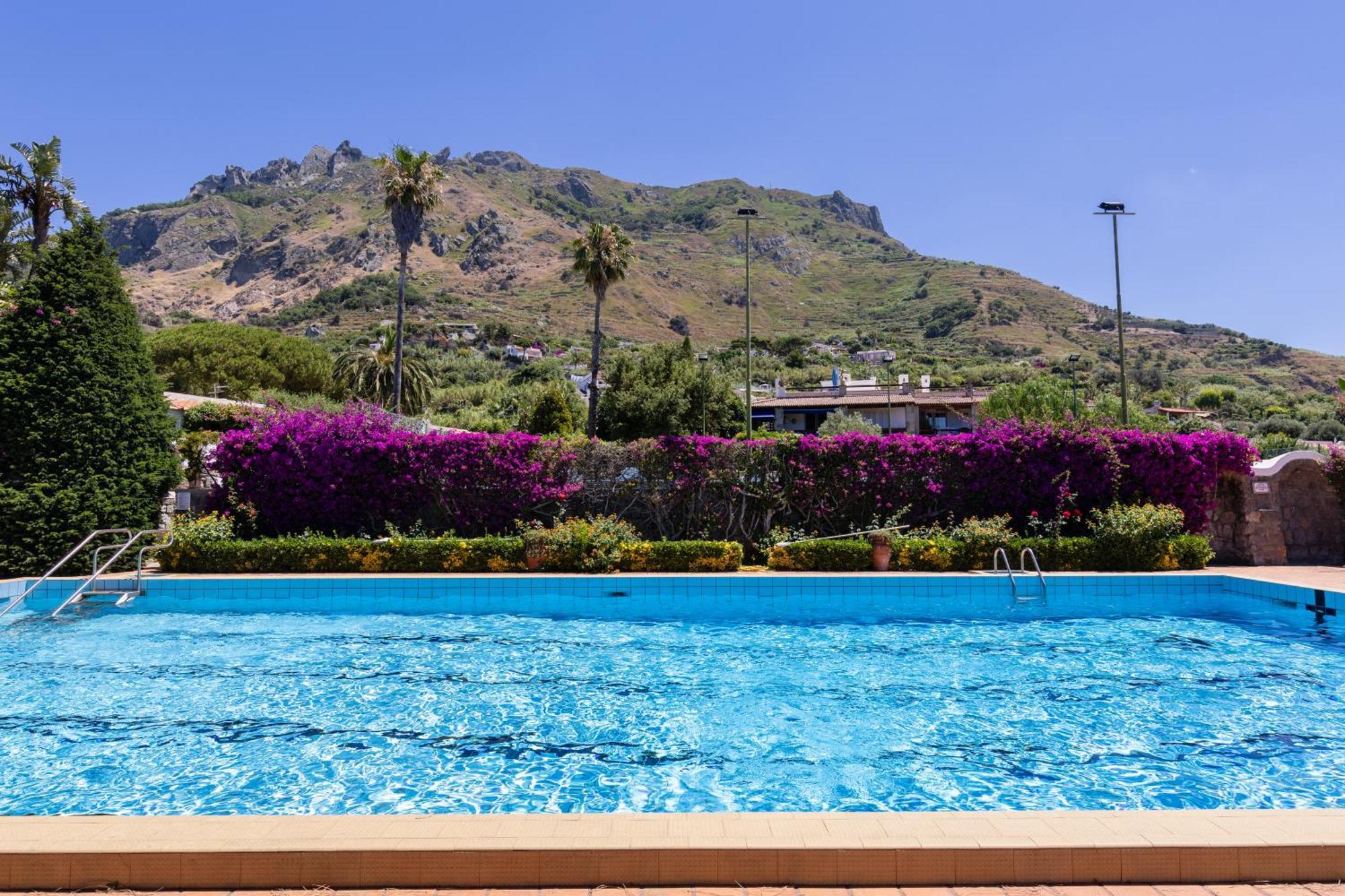 Villetta Con Giardino Esclusivo Di 1000 Mq, Piscina, Tennis, Calcio, Bocce Forio di Ischia Dış mekan fotoğraf